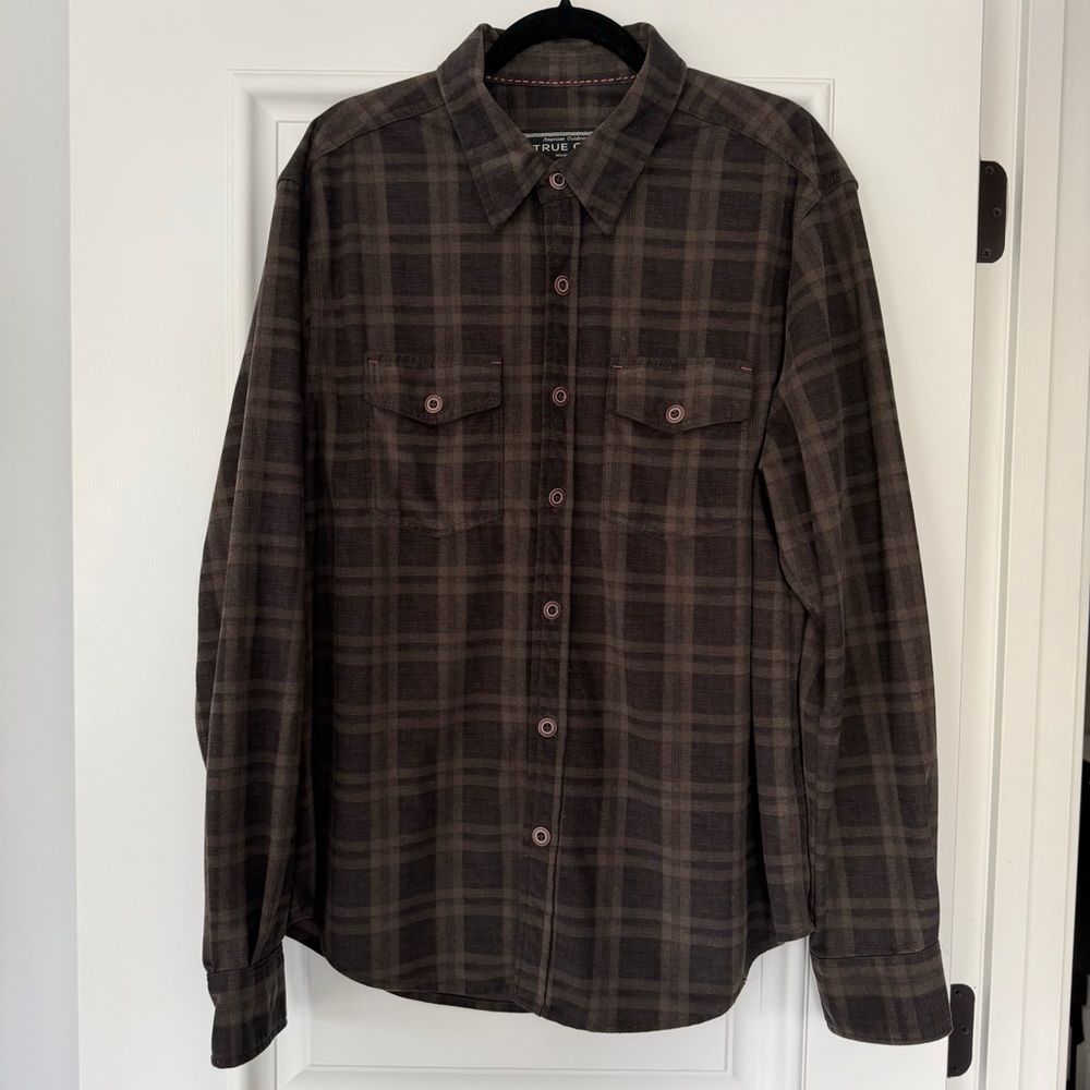True Grit Dark Plaid Button Down l Shirt
